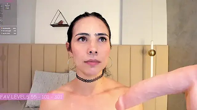 Freechat miamonroee_ on StripChat