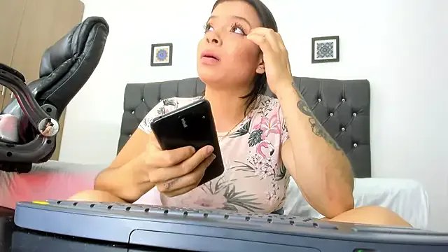 michellmorgans_ — Naked+ play pussy