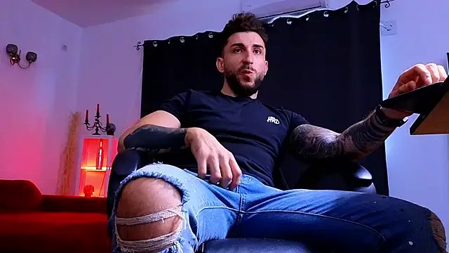 MightyAaron66 on StripChat