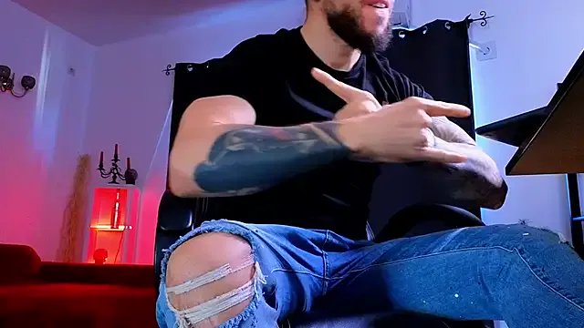 MightyAaron66 on StripChat