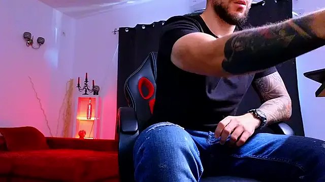 MightyAaron66 on StripChat