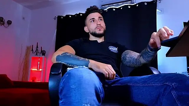 MightyAaron66 on StripChat