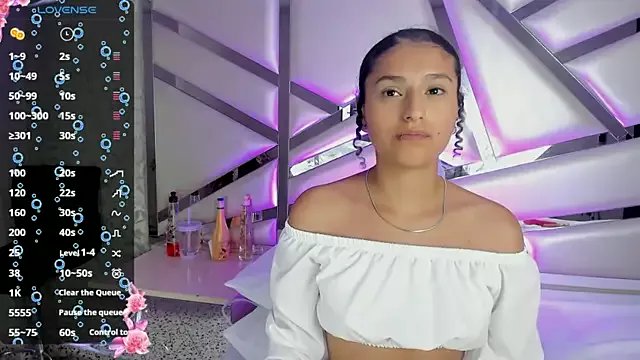 Miia002 on StripChat