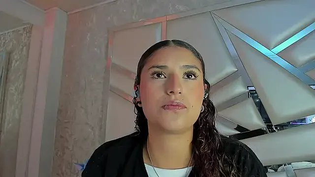 Miia002 on StripChat