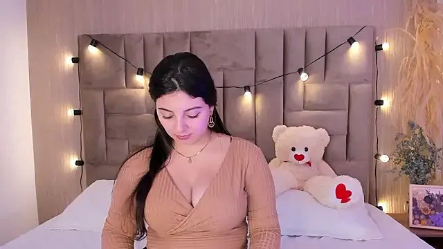 MiiaGreys on StripChat