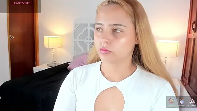 MikaelaStone on StripChat