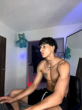Freechat mike_casseano on StripChat