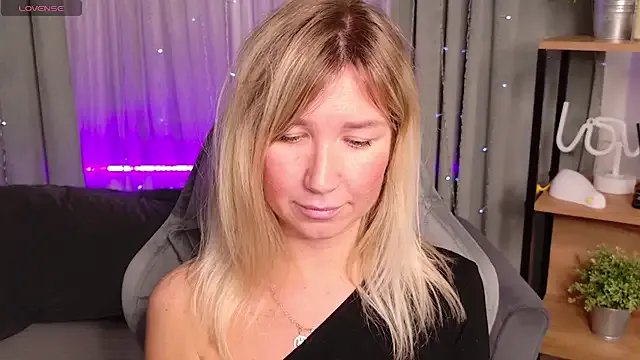 MilaBott on StripChat