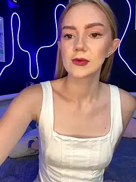 MilaMoone on StripChat