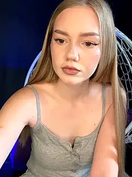 MilaMoone on StripChat