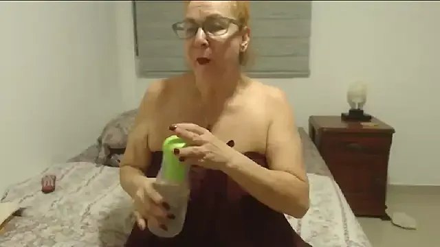 Freechat milchanel on StripChat