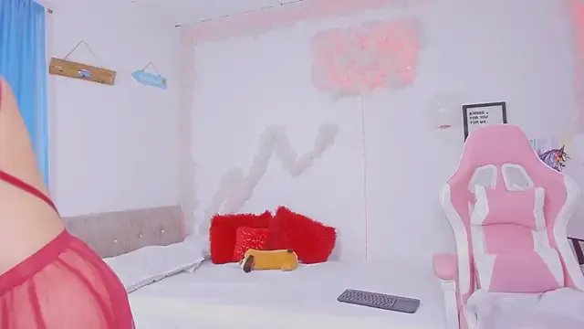 milfAaura on StripChat