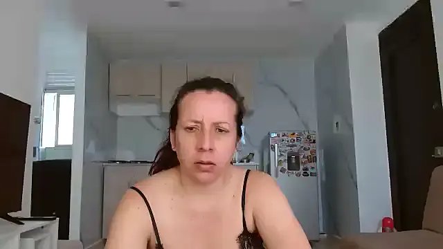 Freechat milfevha on StripChat