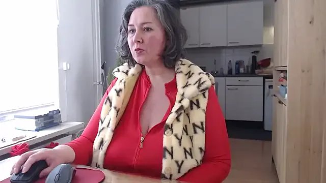 MilfGina on StripChat