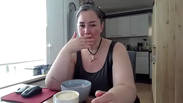 MilfGina on StripChat