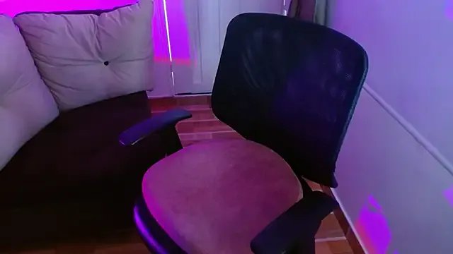 milfrousse on StripChat