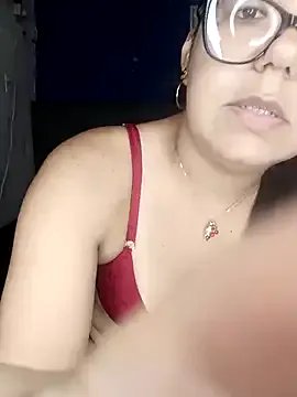 MilfTentasion on StripChat