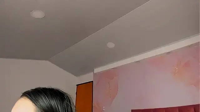 milk_candy18 on StripChat
