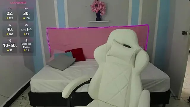 MilkWhore1 on StripChat