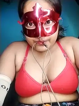 mimi87hoty on StripChat