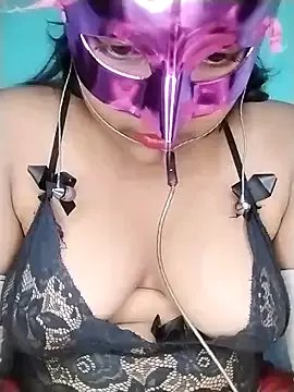 mimi87hoty on StripChat