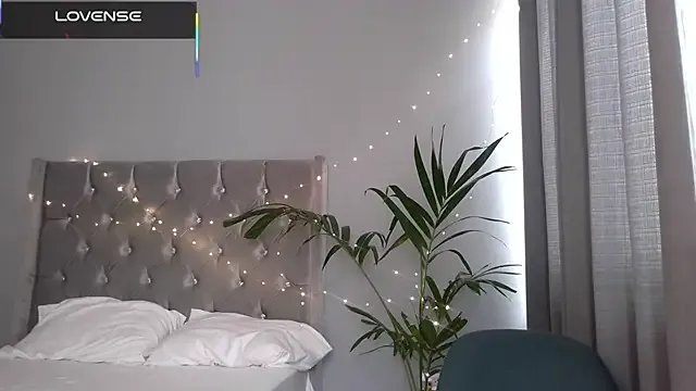 mini_kunis on StripChat