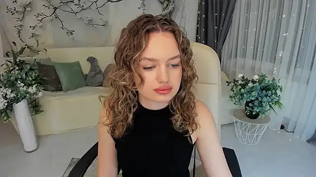 MiracleCurly on StripChat