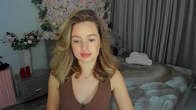 MiracleCurly on StripChat