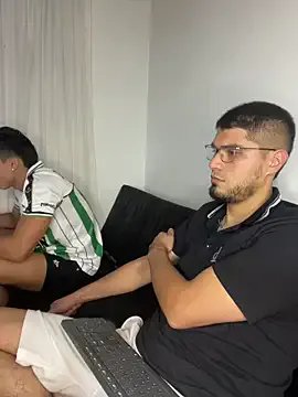 Freechat mirallesandbig on StripChat