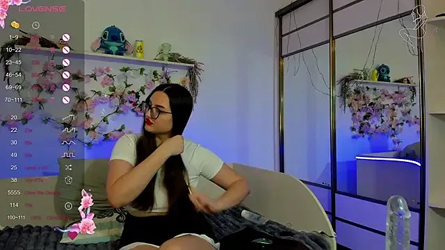 MiraLuccian on StripChat