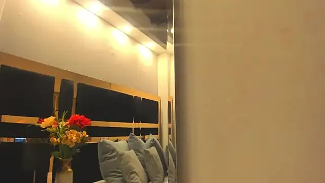 StripChat mirandaduboiss is Private mirandaduboiss — Oil on tits