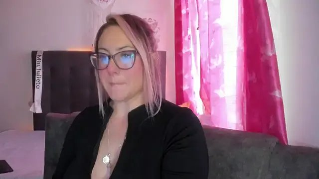 miss_julietaa on StripChat