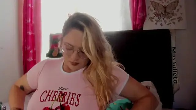 miss_julietaa on StripChat