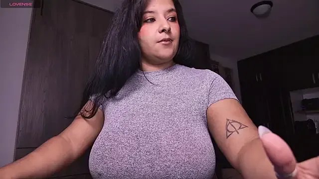 Freechat MissMoonn1 on StripChat