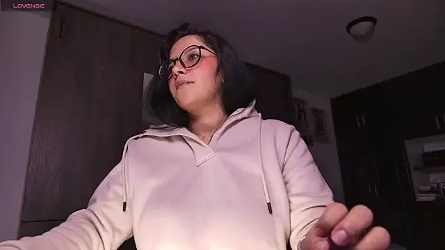 Freechat MissMoonn1 on StripChat