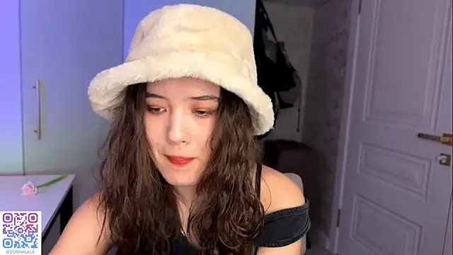 MolDoniVibe — Grab tits