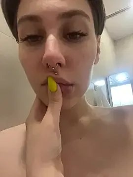 Molli_Luv on StripChat