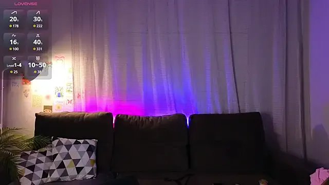 molly_crystal on StripChat