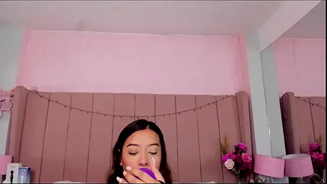 MollyBigBoobs12 on StripChat