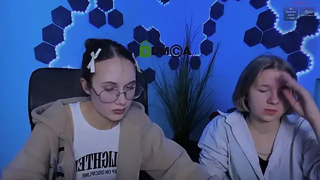 mona_cloud — show boobs