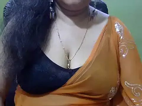 Mona_love143 on StripChat