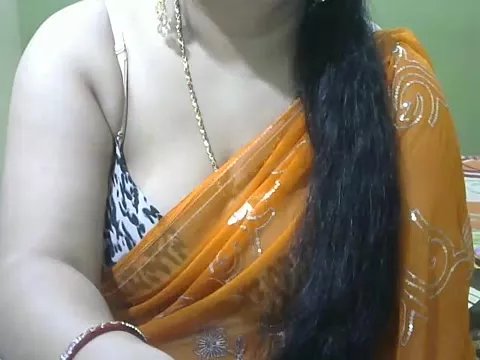 Mona_love143 on StripChat