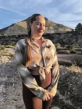 Mona_Plus on StripChat