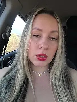 Mona_Plus on StripChat