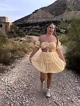 Mona_Plus on StripChat