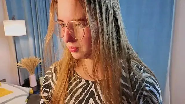 MowasaBritten on StripChat