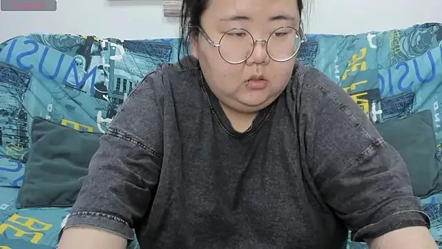 Nadine_asian on StripChat