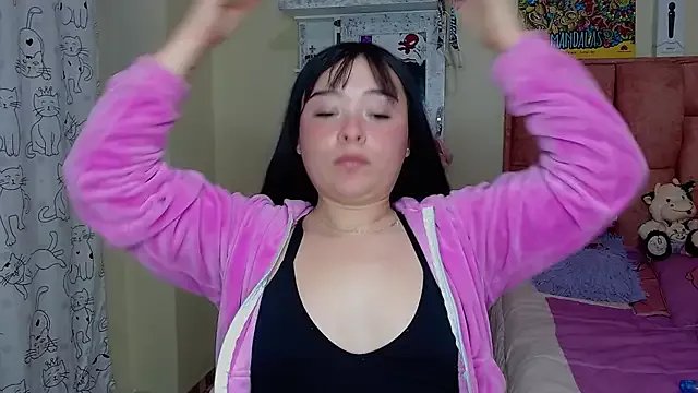 nahia__2 on StripChat