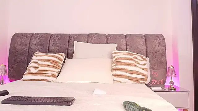 Freechat naia_blessed on StripChat