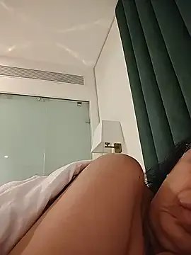 NakedMILFx — Fingers in pussy